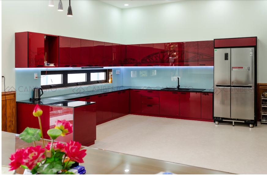Hướng dẫn lựa chọn tủ bếp nhôm kính phù hợp với không gian nhà bếp lớn và rộng.